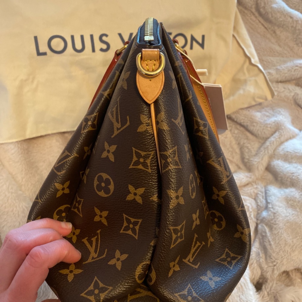 Louis Vuitton Rivoli MM - Picture 2 of 12